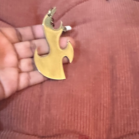 Gold Flame Keychain - Picture 3 of 3